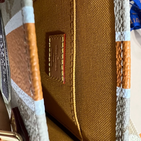 Petit Sac Plat NWT - Picture 7 of 8